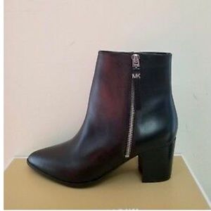 🍁 MICHAEL KORS BOOTIES 🍁